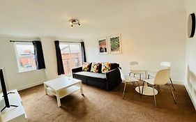 Exquisite City Centre Apartment - Recently Refurbed - 2 Bed 2 Bath - Free Parking - Netflix Amazon Disney